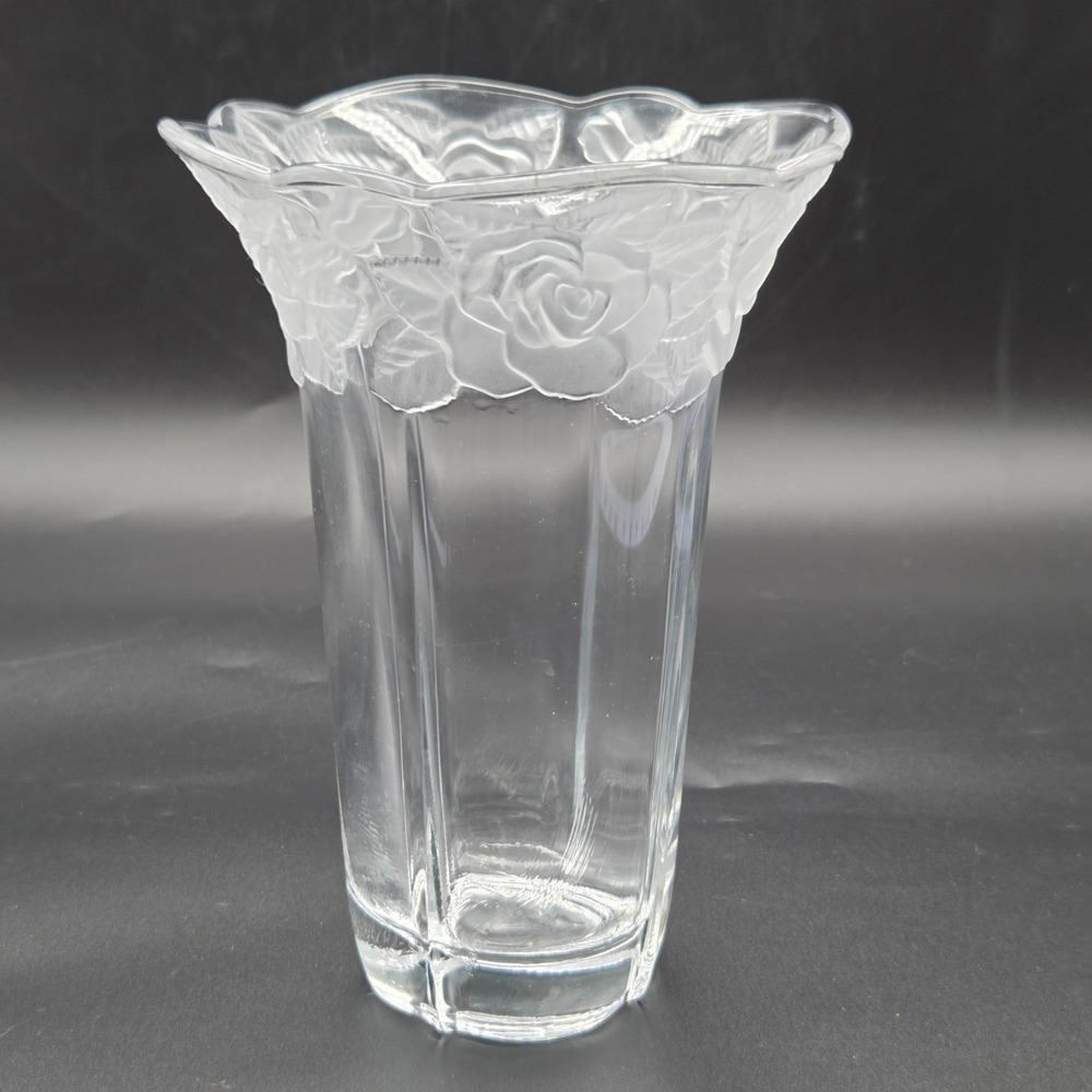 Mikasa Studio Nova "WINTER ROSE" Etched Flower Crystal Glass Vase 7.5"